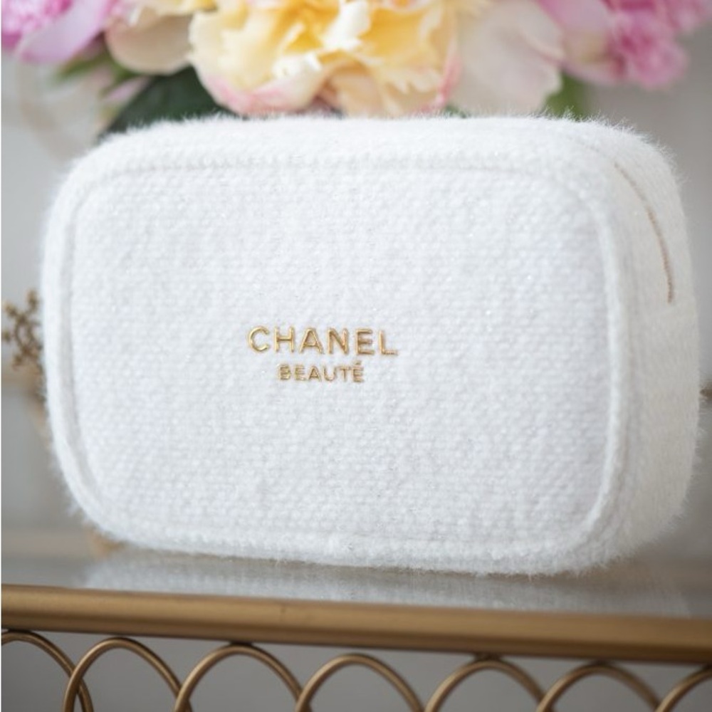 NEW Chanel Holiday 2024 Travel Cosmetic Bag Pouch White Tweed - Wrapper Still On